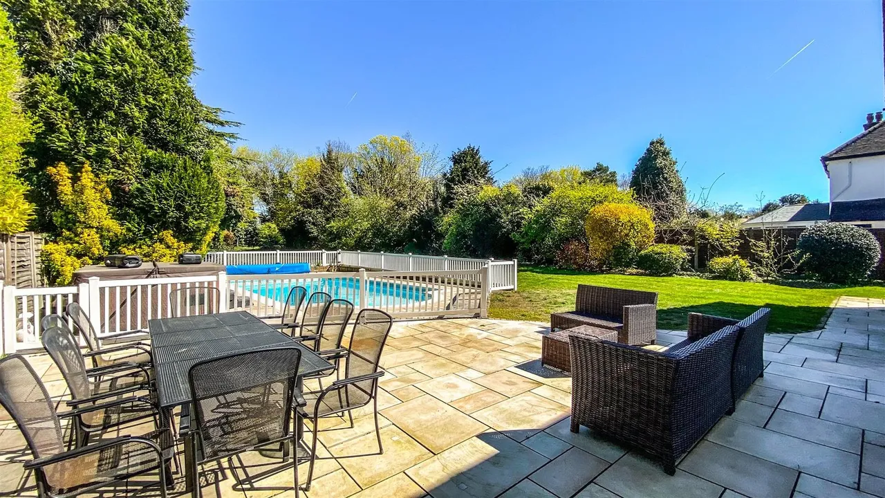 Higher Drive, Banstead, Banstead, SM7 1PF, photo 13