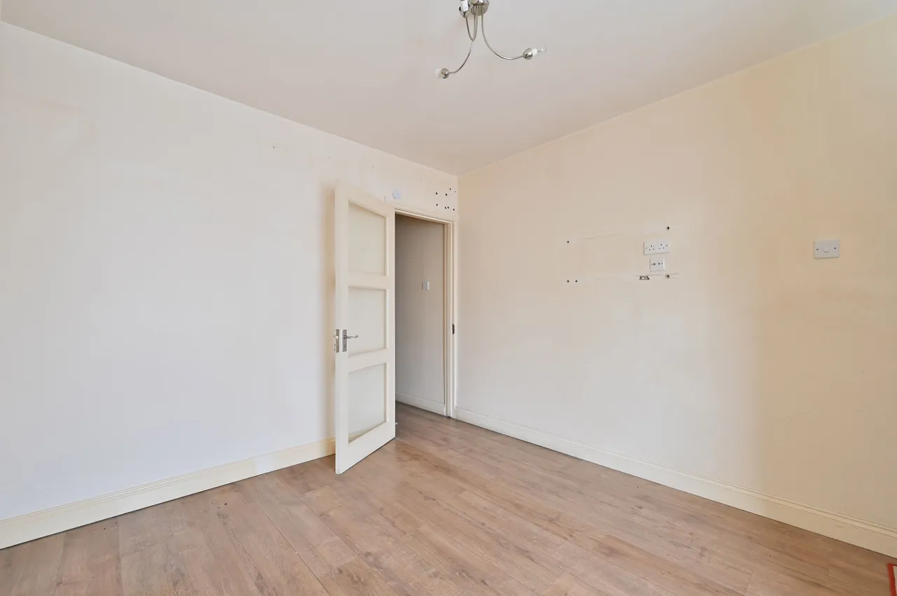 76 Byron Road, Harrow, photo 3