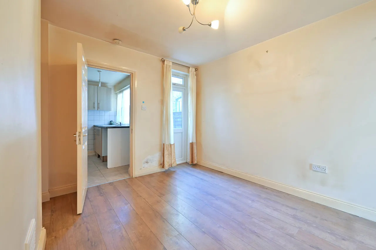 76 Byron Road, Harrow, photo 5