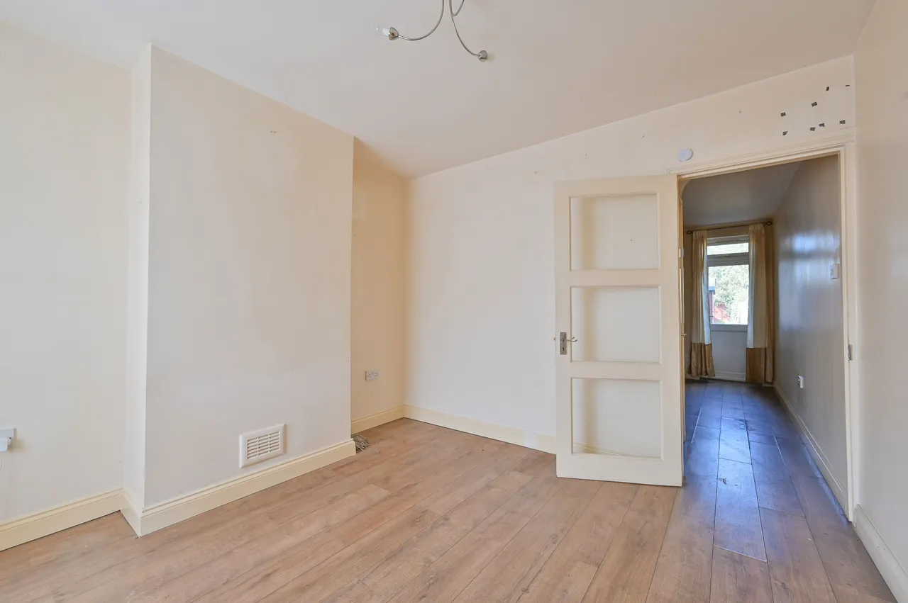 76 Byron Road, Harrow, photo 2