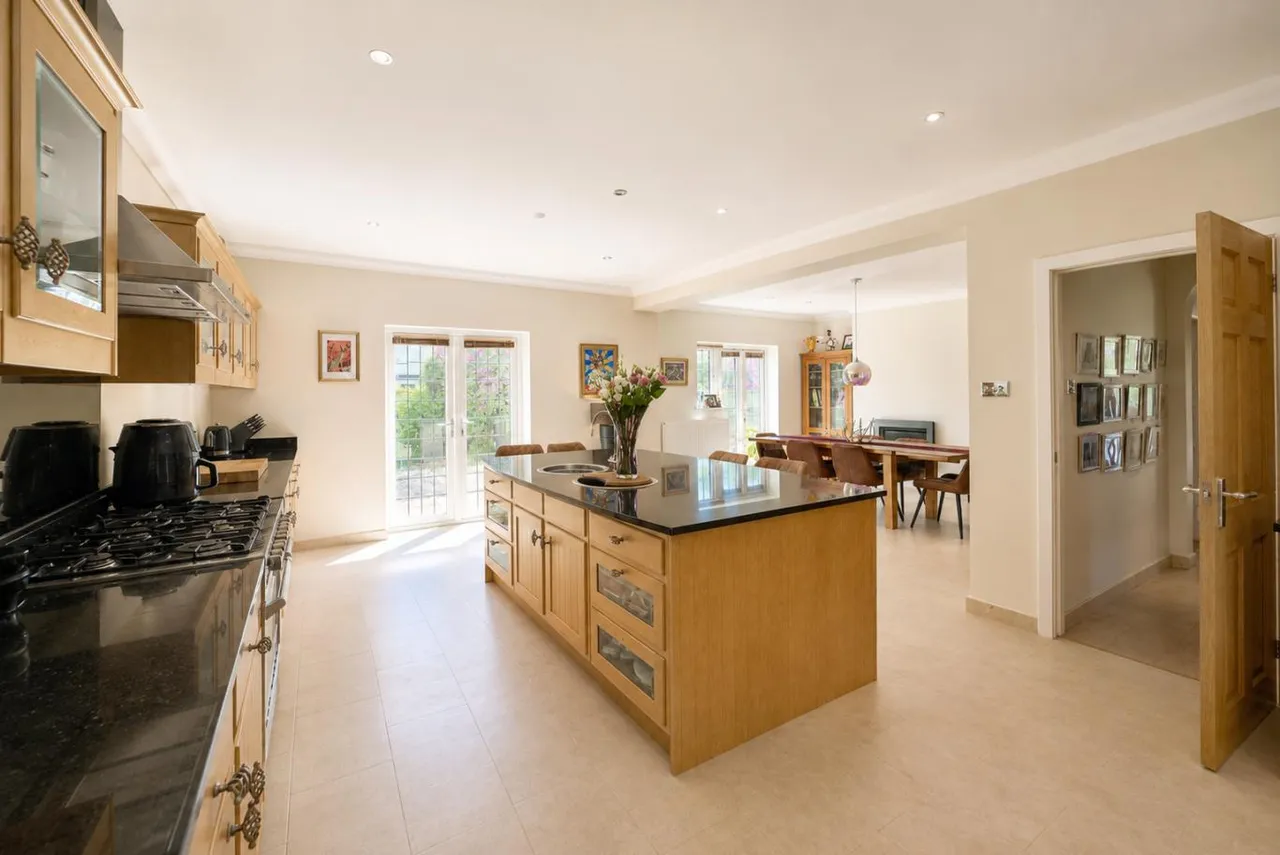 Huntly Road, BH3, photo 10