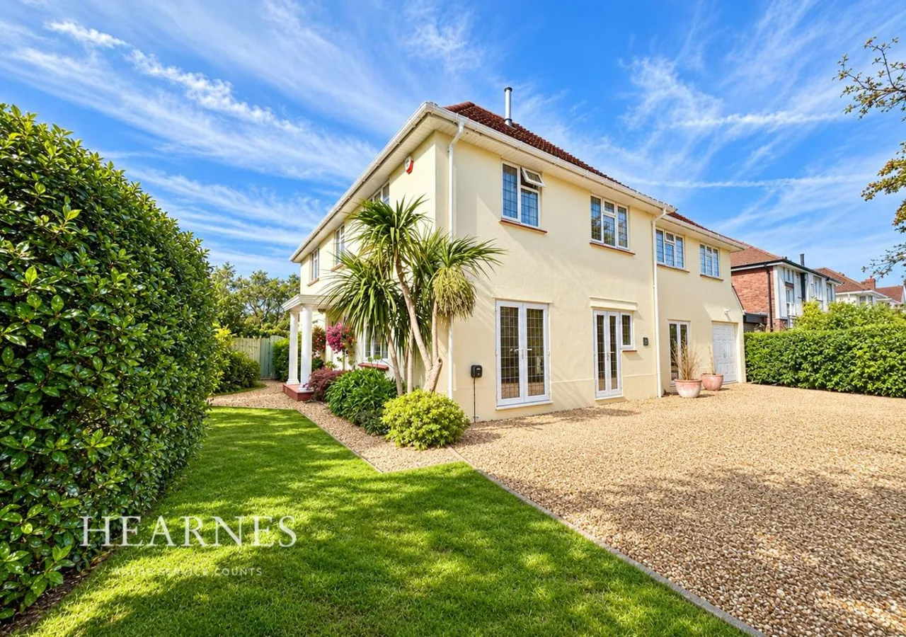 4 bed property for sale, Huntly Road, BH3