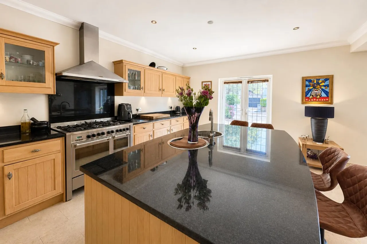 Huntly Road, BH3, photo 11
