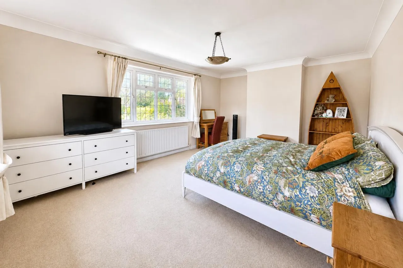 Huntly Road, BH3, photo 19