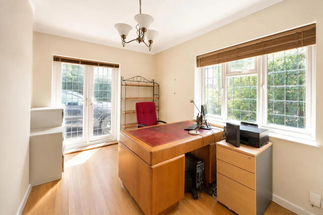 Huntly Road, BH3, photo 8