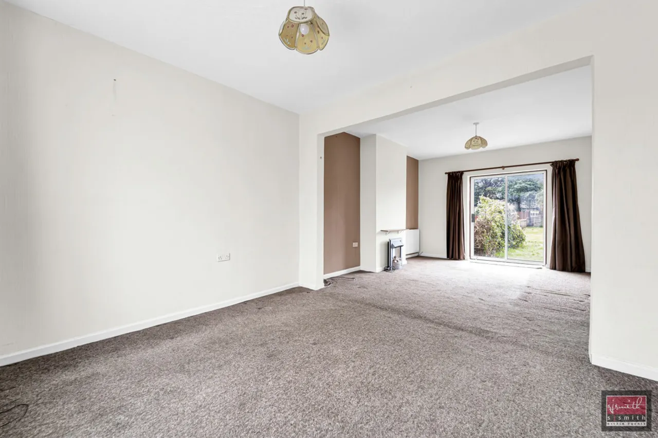 Burns Avenue, Feltham, TW14, photo 2