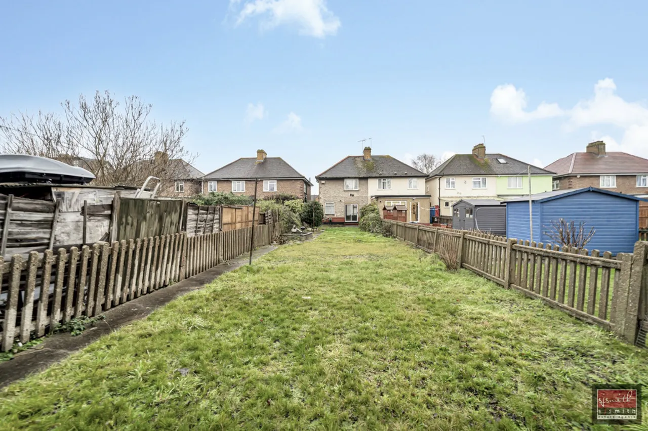 Burns Avenue, Feltham, TW14, photo 3