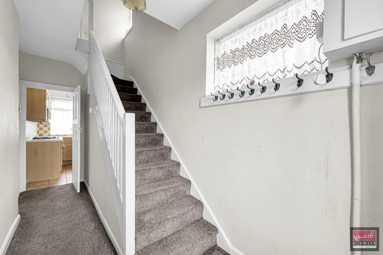 Burns Avenue, Feltham, TW14, photo 12