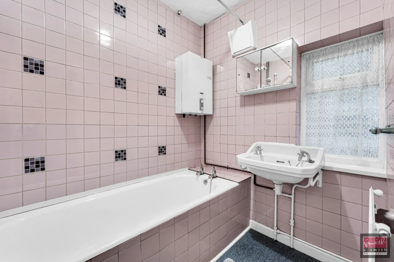 Burns Avenue, Feltham, TW14, photo 9