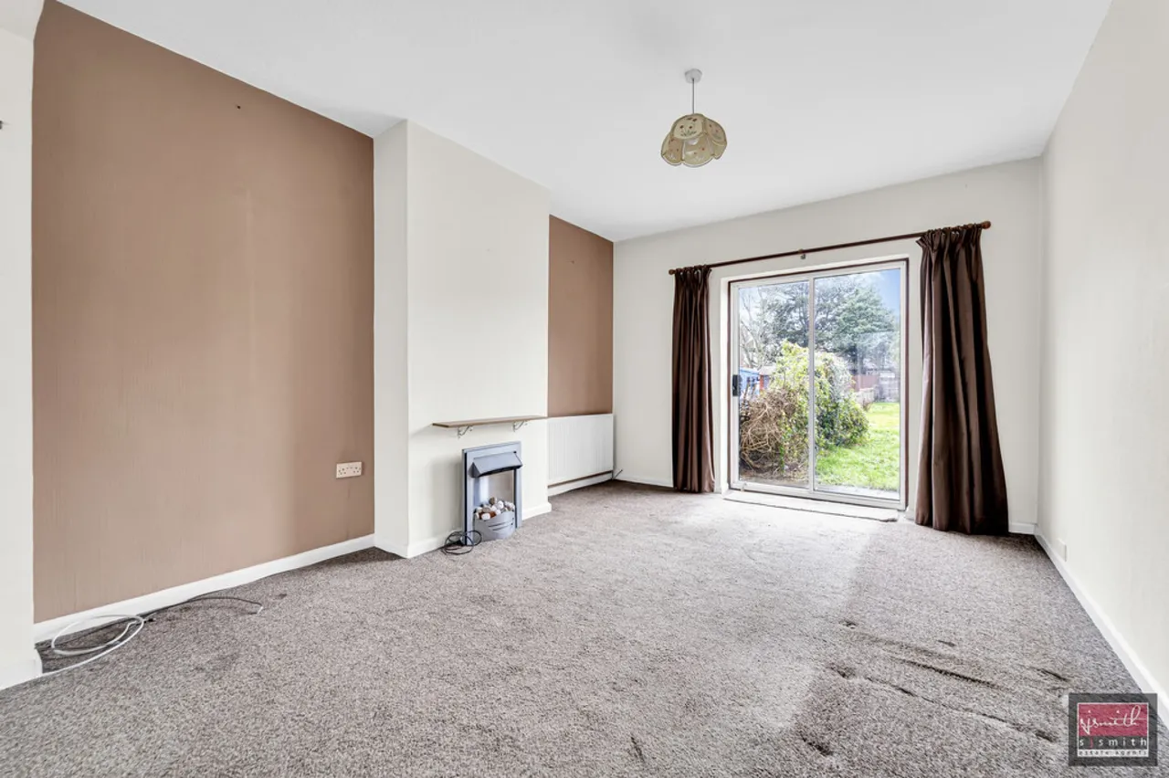 Burns Avenue, Feltham, TW14, photo 5