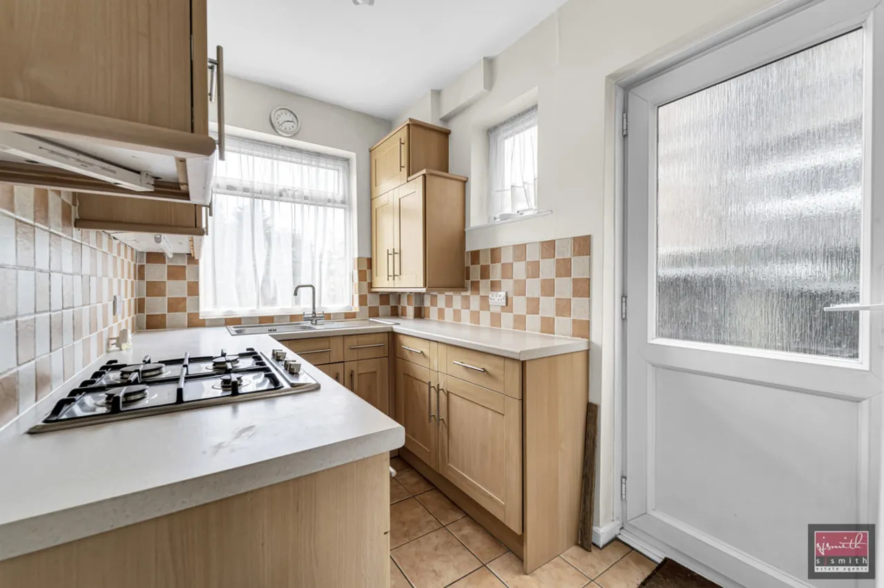 Burns Avenue, Feltham, TW14, photo 4