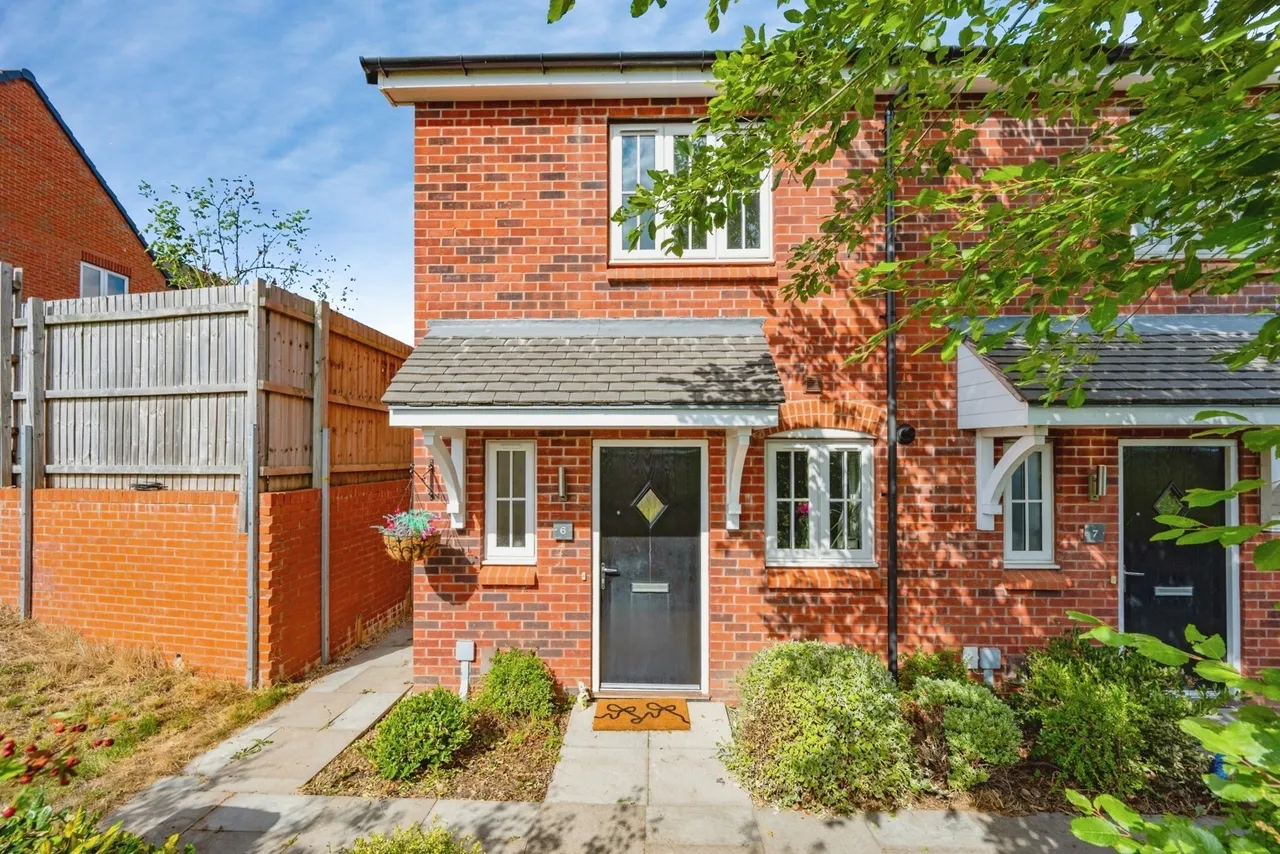 2 bed house for sale — Orchid Close, Tamworth, Staffordshire, B79