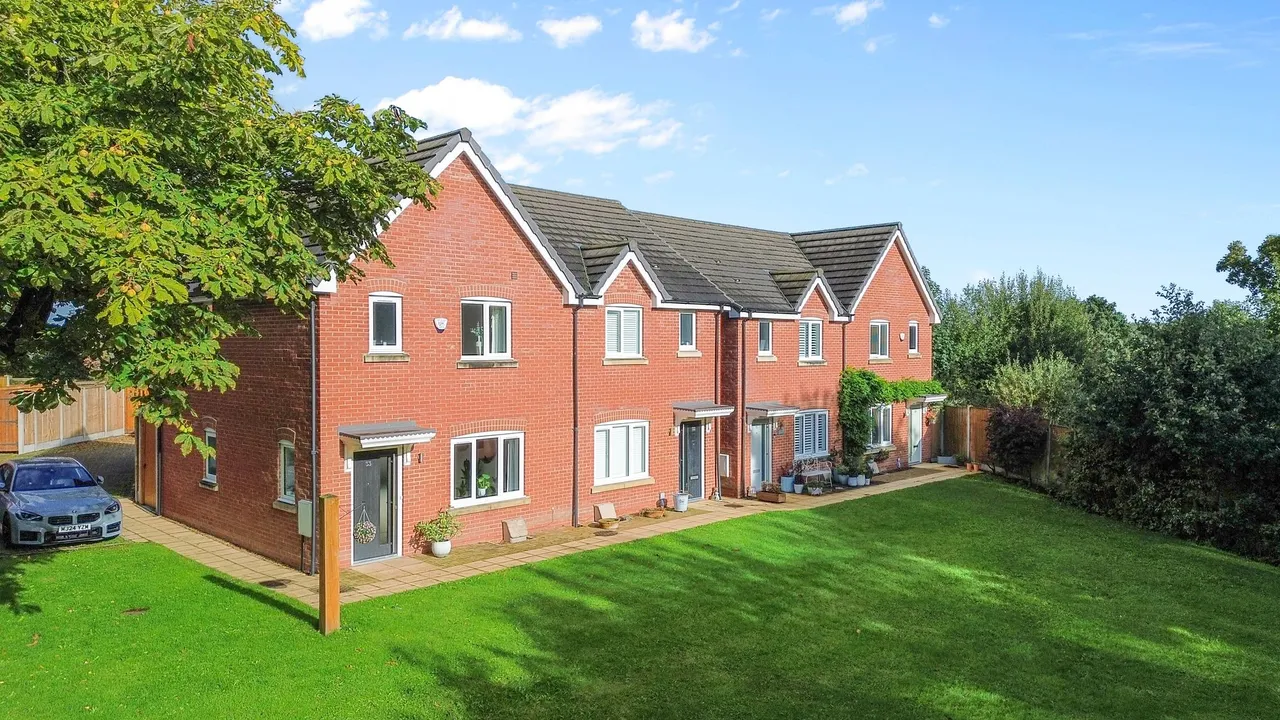3 bed house for sale, Glazebrook Meadows, Glazebrook, WA3