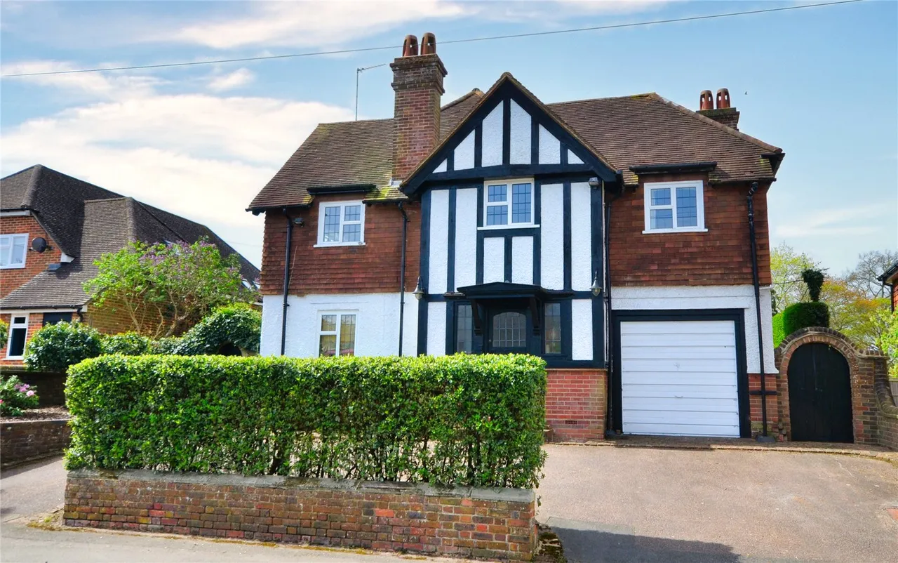 5 bed house for sale, Moat Road, East Grinstead, RH19