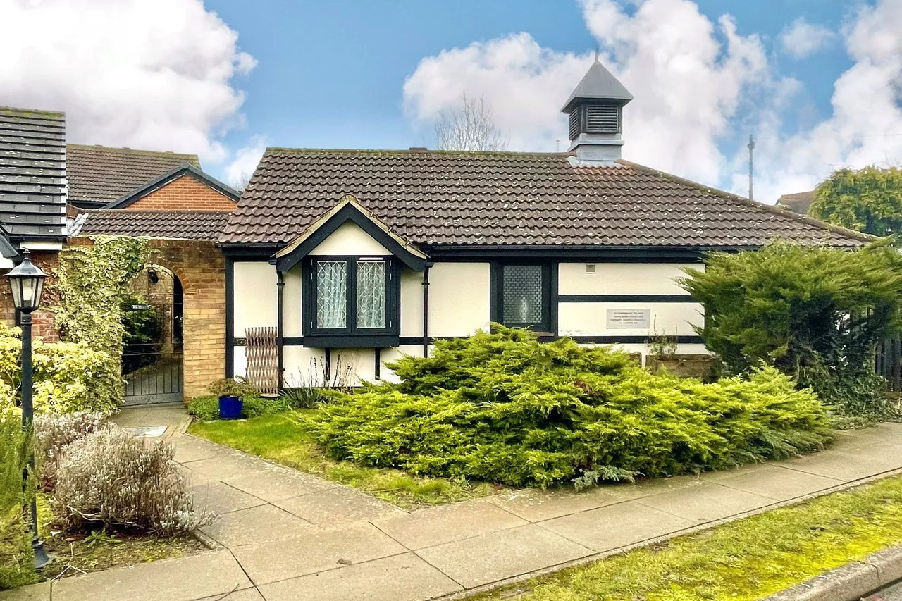 2 bed property for sale, Orchard Lea, High Wych, CM21