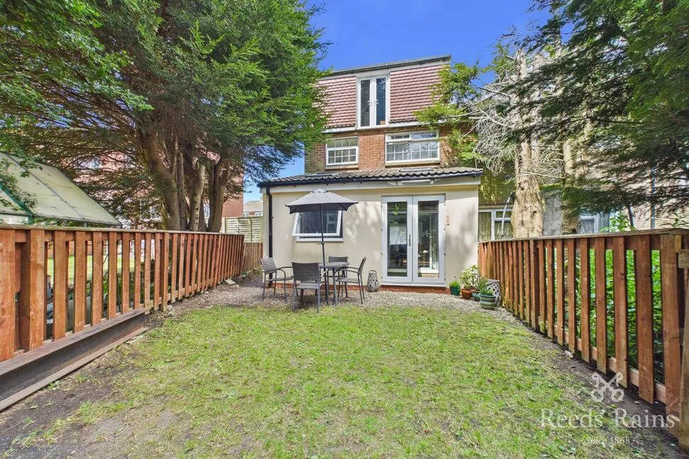 Lowood Lane, Birstall, WF17, photo 7