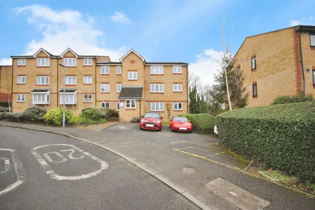 Chiswell Court, Reduced & Chain Free, photo 9