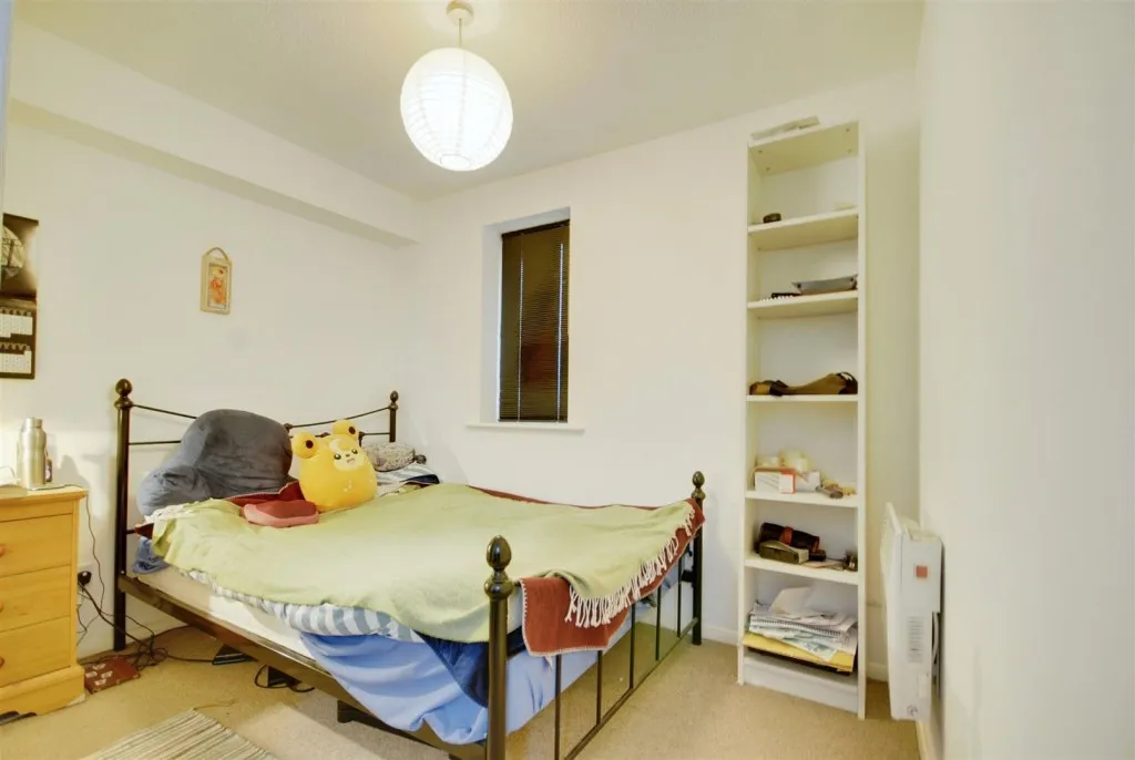 Chiswell Court, Reduced & Chain Free, photo 5