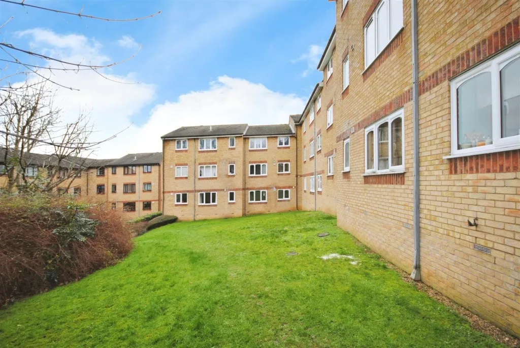 Chiswell Court, Reduced & Chain Free, photo 8