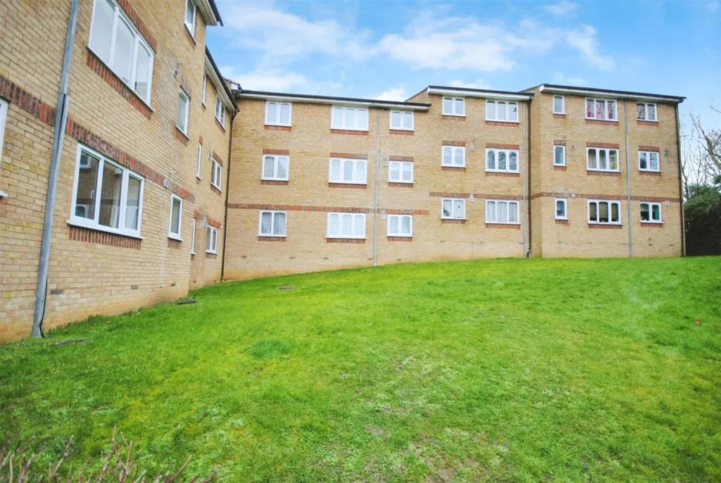 Chiswell Court, Reduced & Chain Free, photo 7