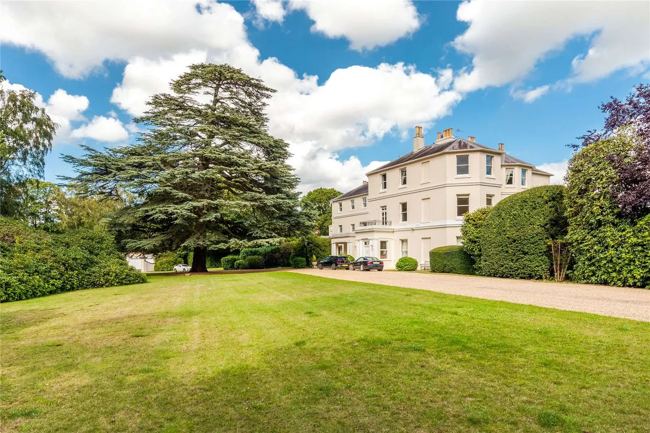 2 bed flat for sale — Kings Ride House, Prince Albert Drive, Ascot, Berkshire, SL5 8AQ
