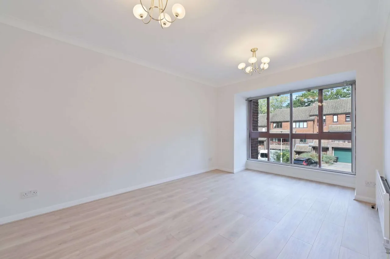 Ashbourne Square, Northwood, HA6, photo 10