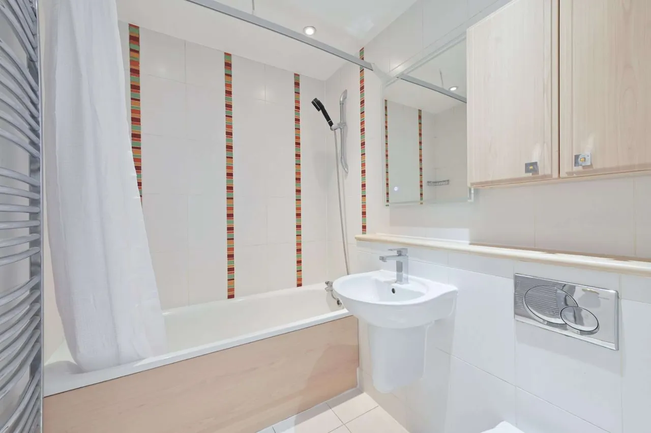 Ashbourne Square, Northwood, HA6, photo 9