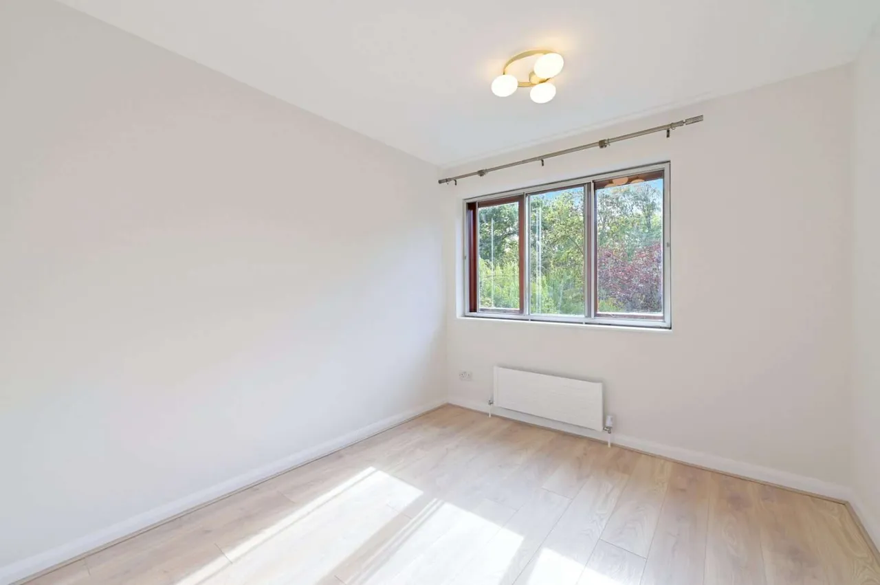 Ashbourne Square, Northwood, HA6, photo 6
