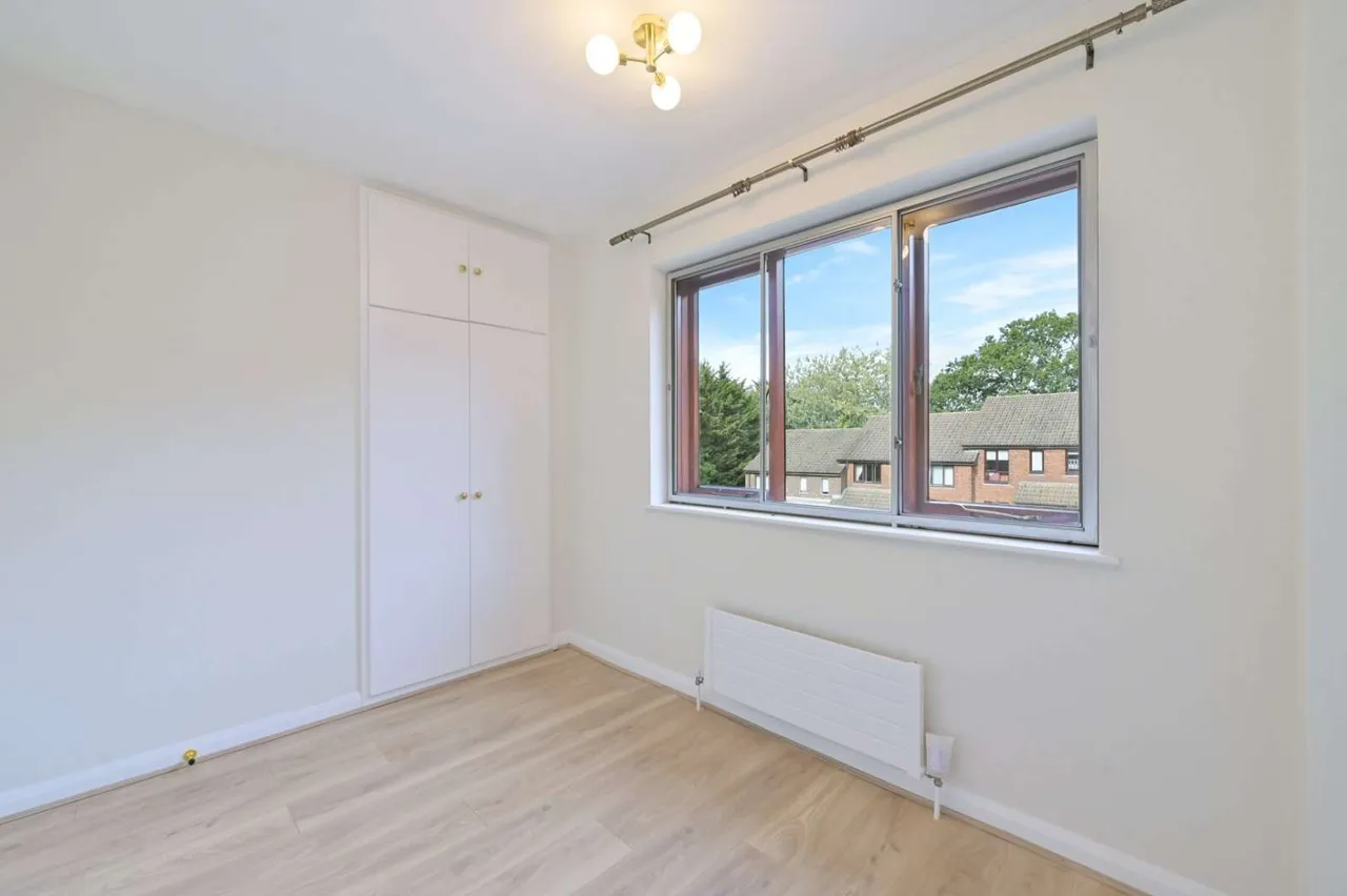 Ashbourne Square, Northwood, HA6, photo 12