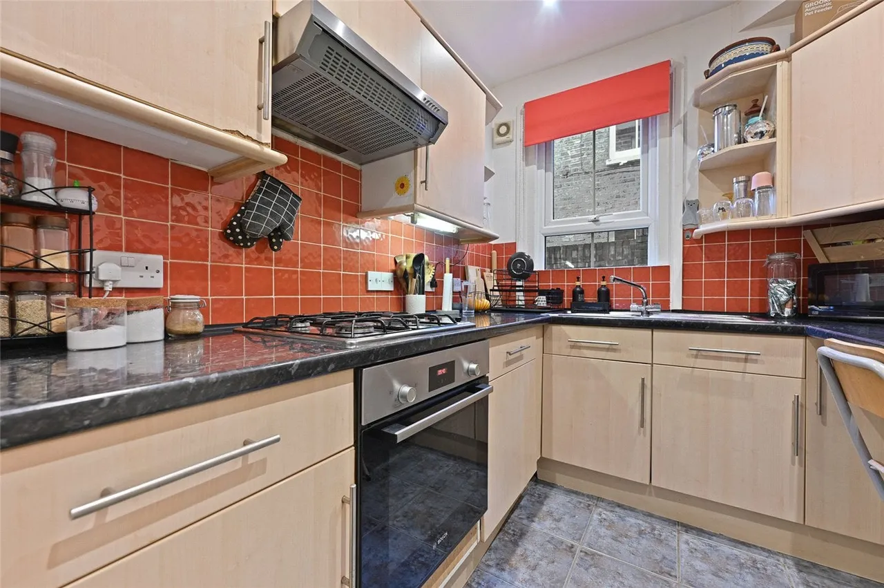 2 bed flat to rent — Collingbourne Road, London, W12
