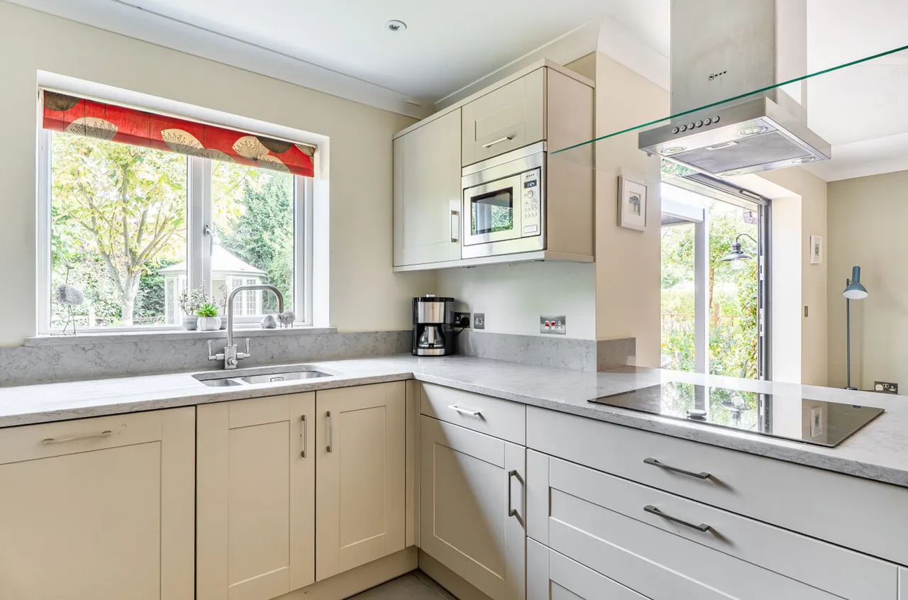 Broad Road, Hambrook, PO18, photo 19