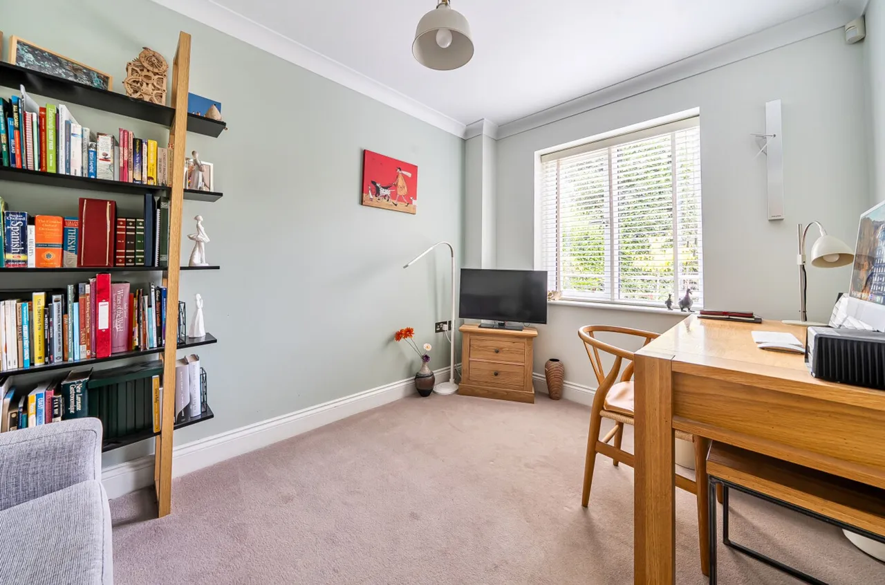 Broad Road, Hambrook, PO18, photo 15