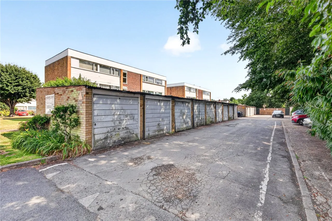 Hazelbank Court, Chertsey, Surrey, KT16, photo 9