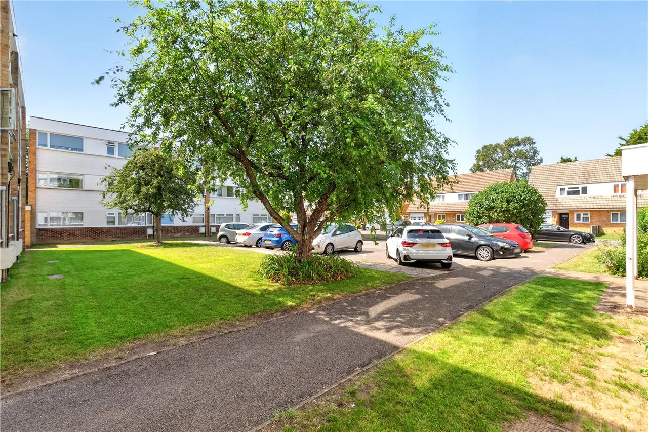 Hazelbank Court, Chertsey, Surrey, KT16, photo 5