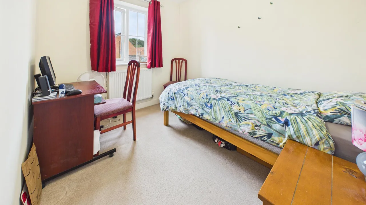 Sandown Drive, Bourne, PE10, photo 13
