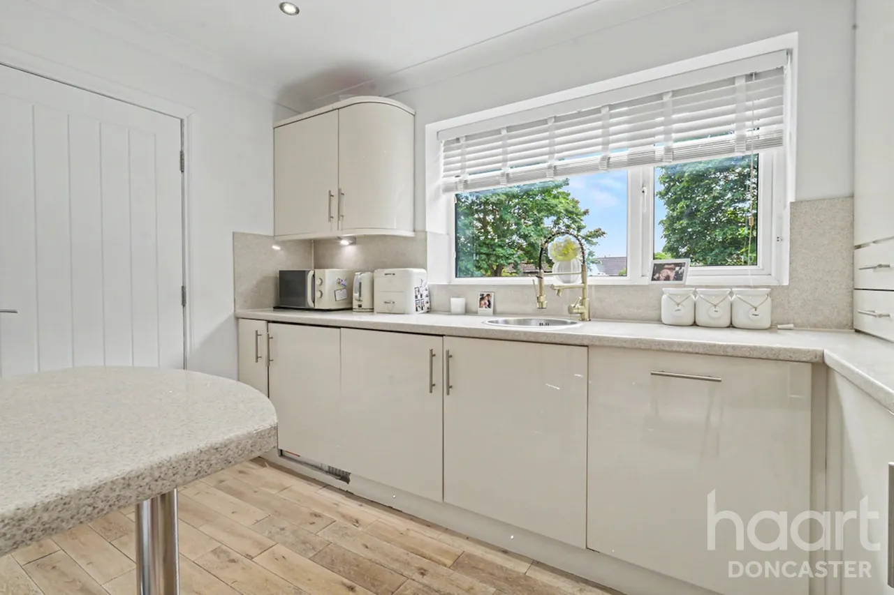 Hund Oak Drive, Hatfield. Doncaster, DN7, photo 9