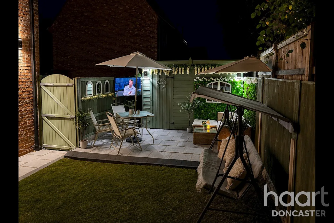 Hund Oak Drive, Hatfield. Doncaster, DN7, photo 29