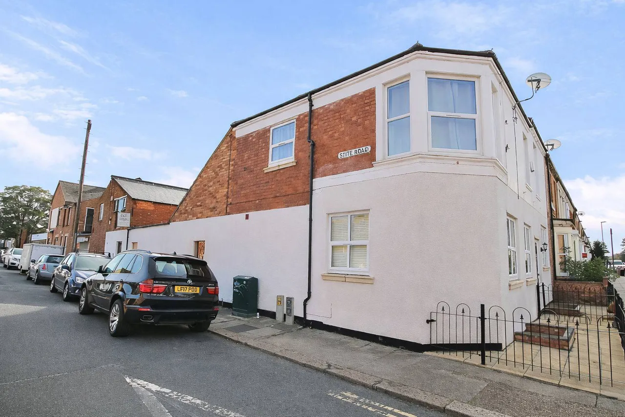 2 bed flat to rent — King Edward Road, Northampton, NN1 5LF