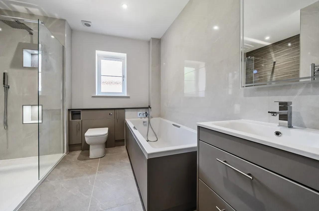 Southwick Road, North Boarhunt, PO17, photo 14