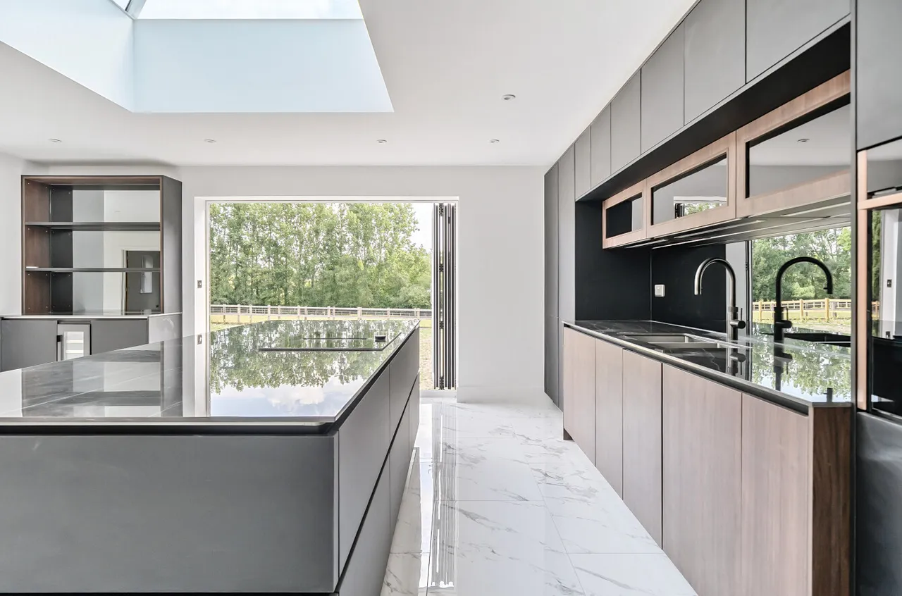 Southwick Road, North Boarhunt, PO17, photo 6