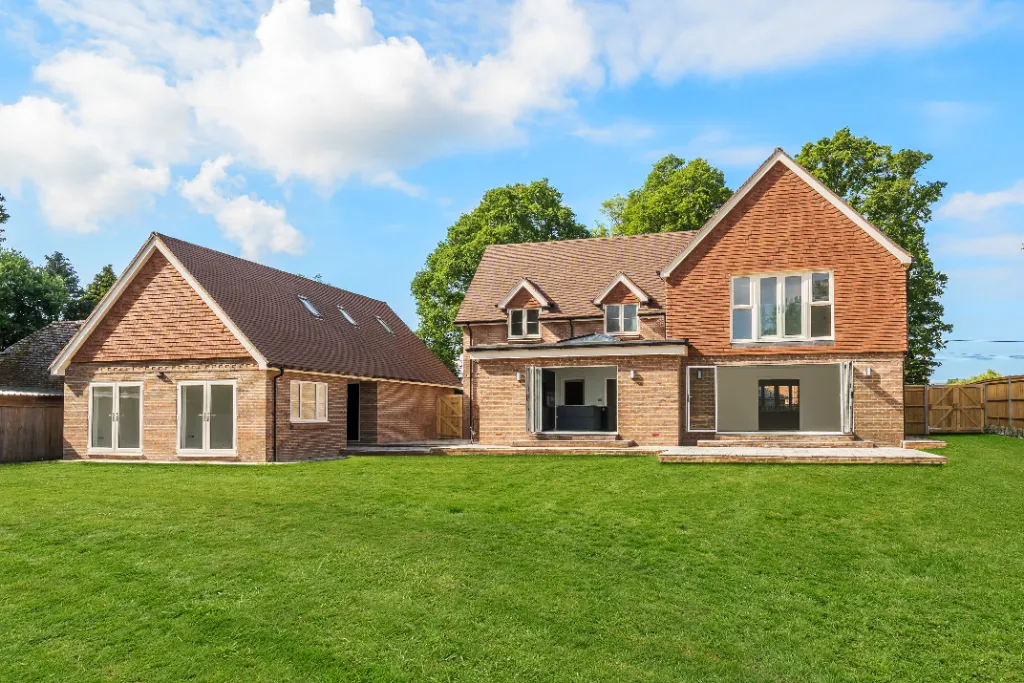 Southwick Road, North Boarhunt, PO17, photo 8