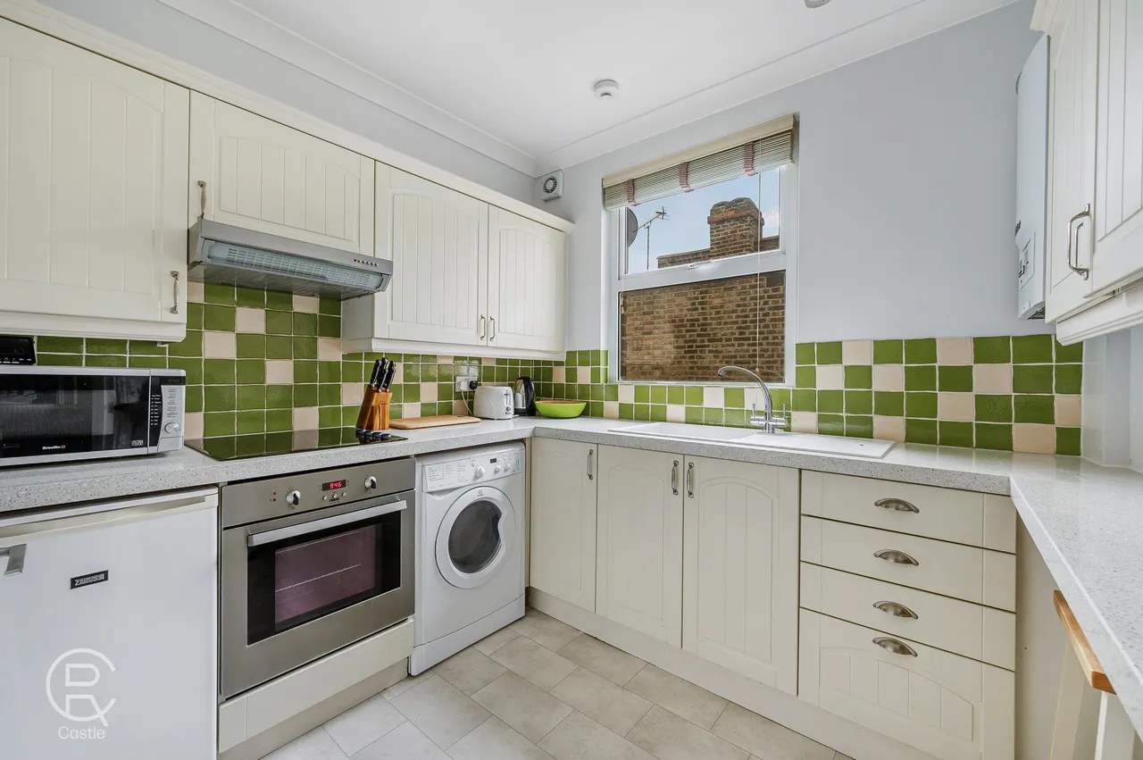 Greenford Avenue, London, W7 1LL, photo 3