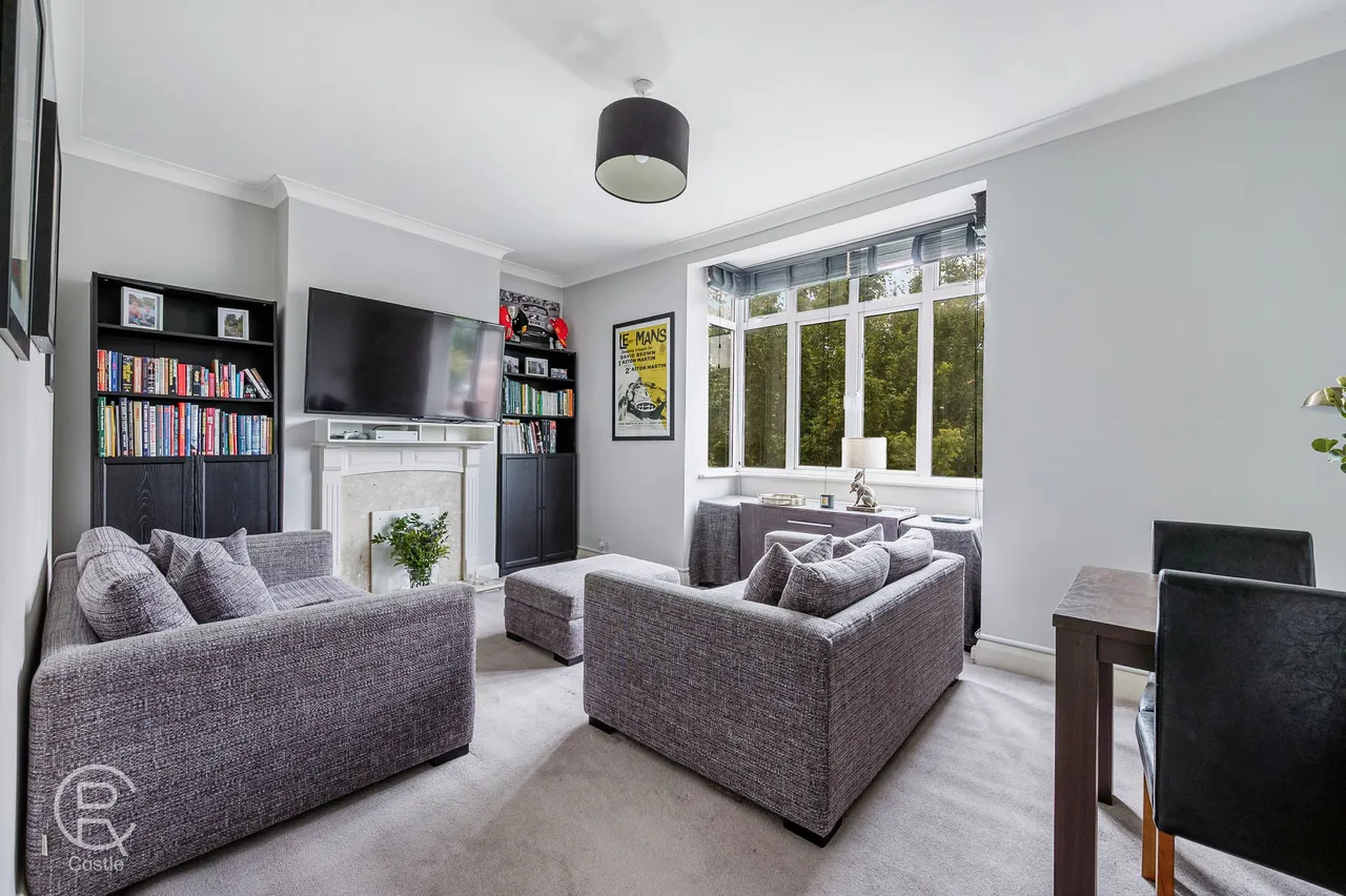 Greenford Avenue, London, W7 1LL, photo 2