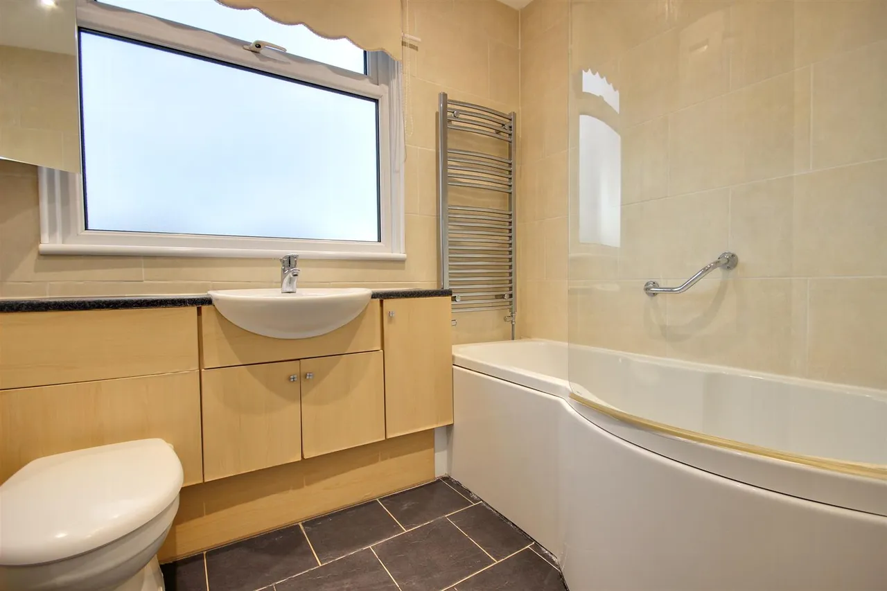 Brantingham Close, Cottingham, photo 12