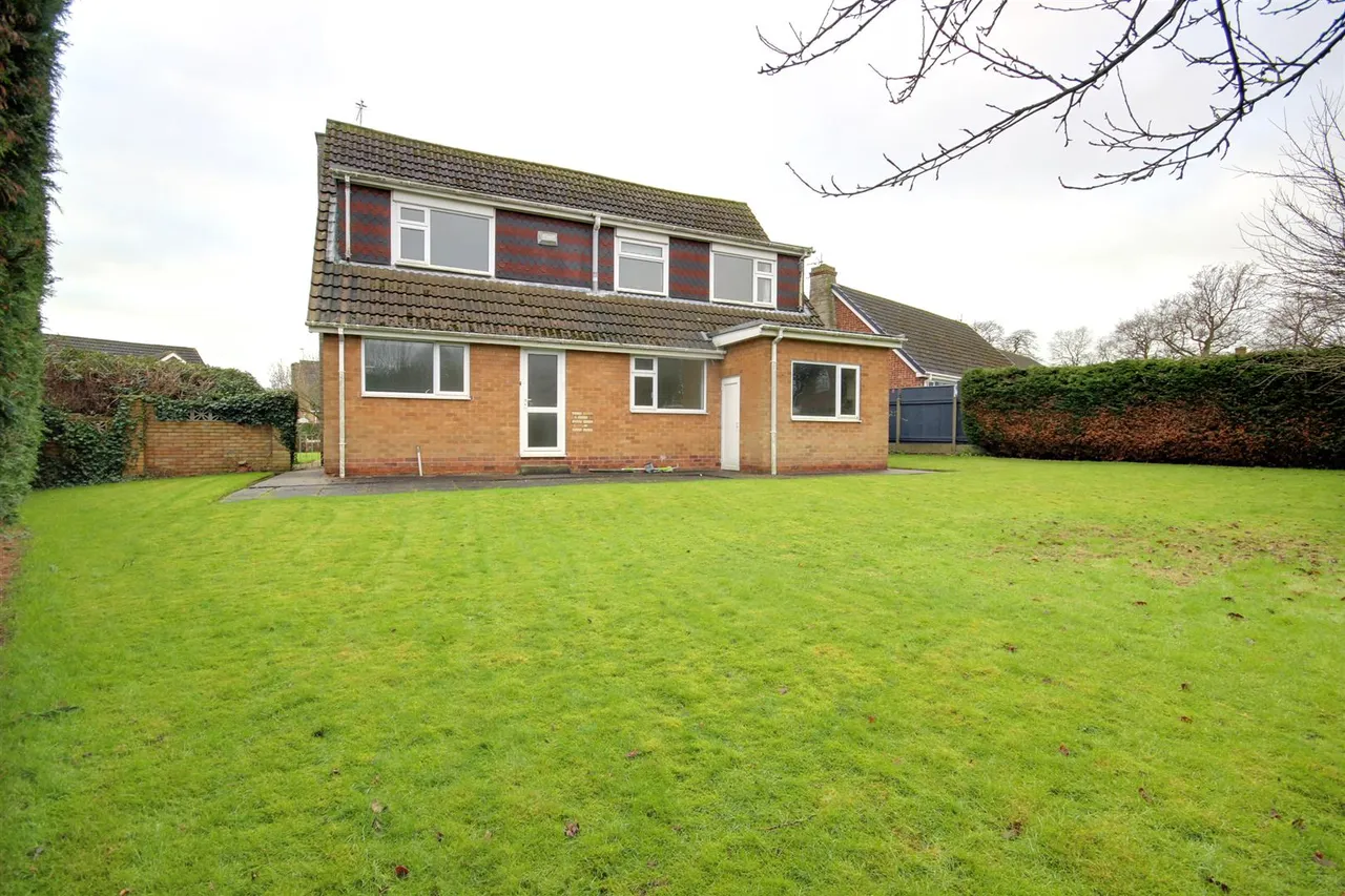 4 bed house to rent — Brantingham Close, Cottingham