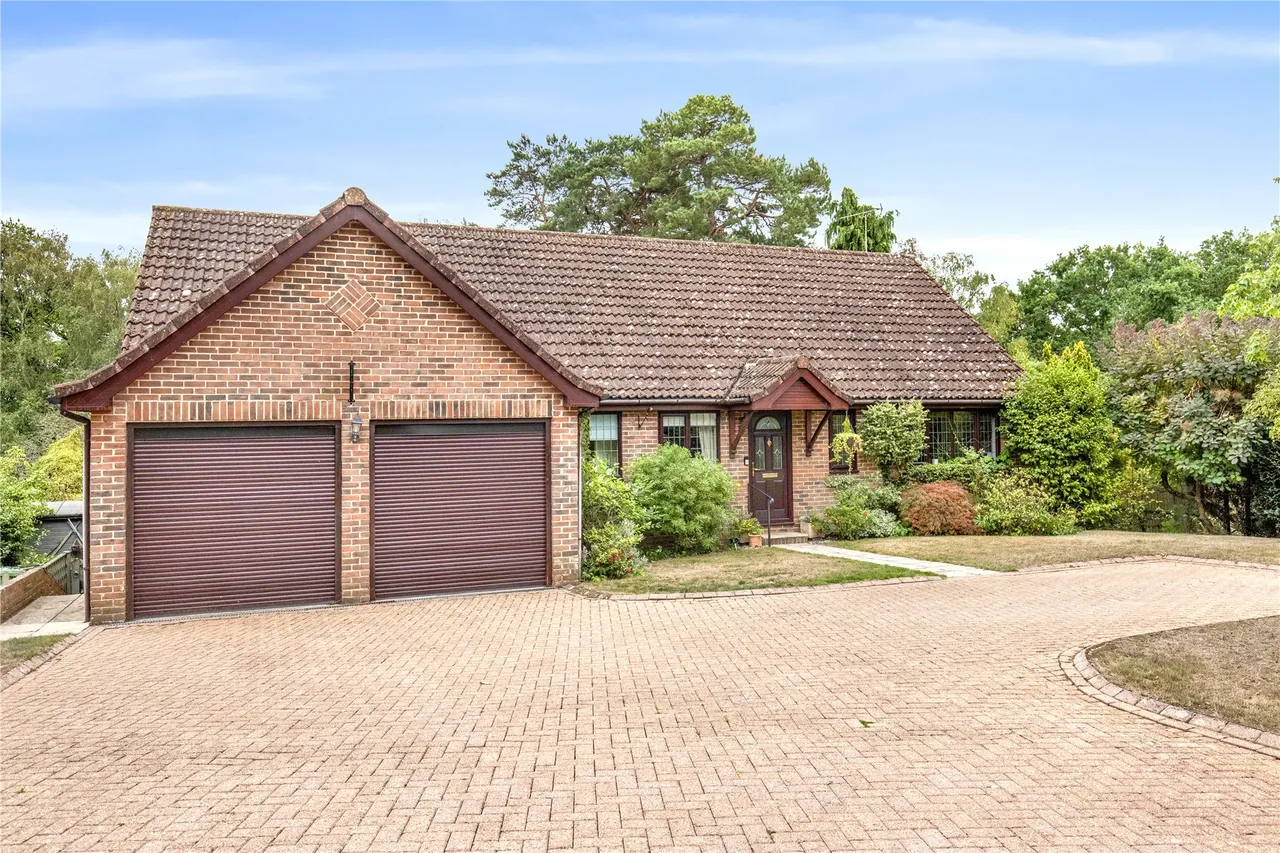 Liphook Road, Whitehill, GU35, photo 3
