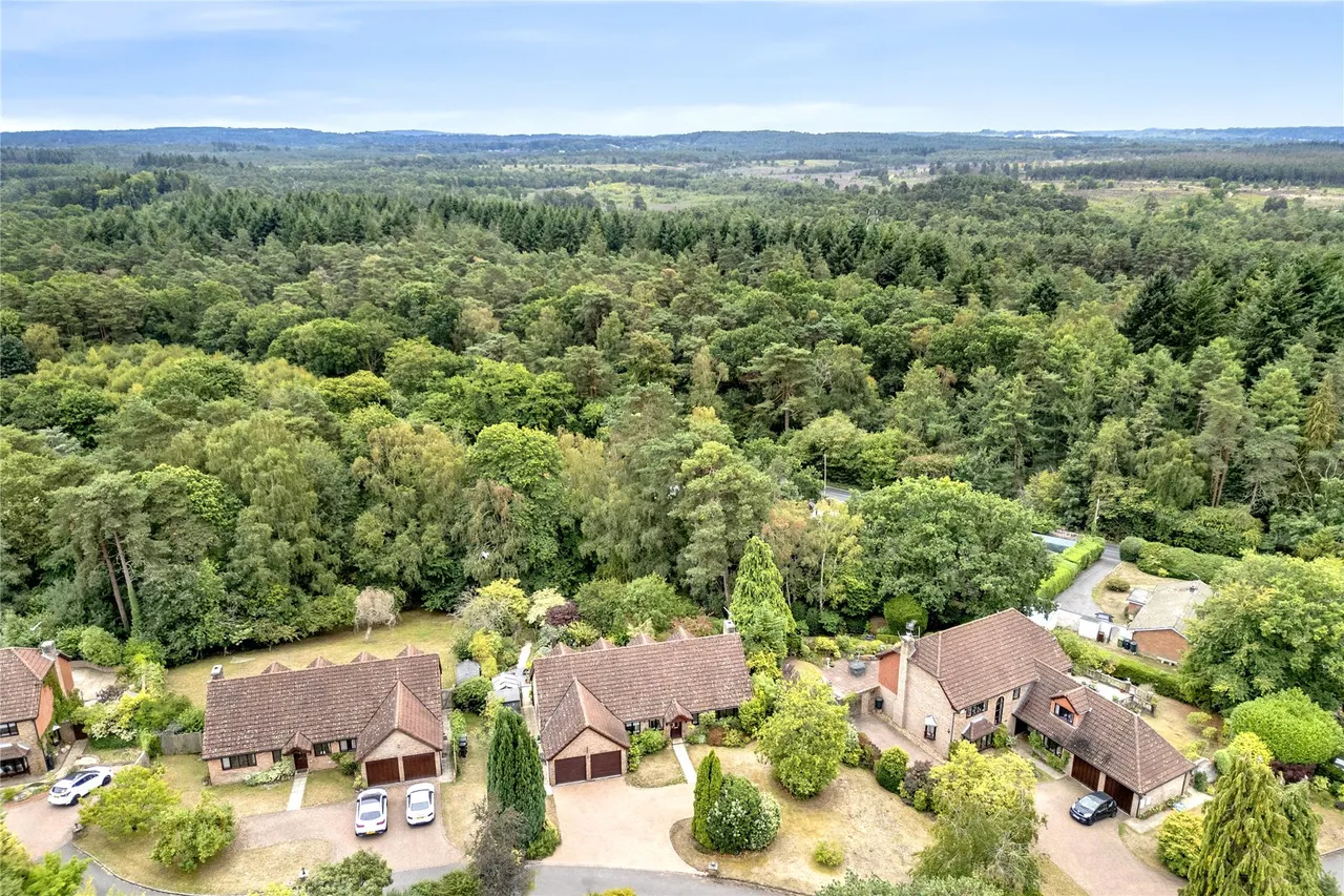 4 bed house for sale, Liphook Road, Whitehill, GU35