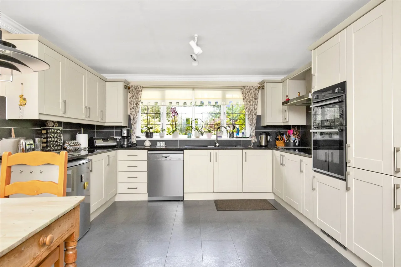 Liphook Road, Whitehill, GU35, photo 8