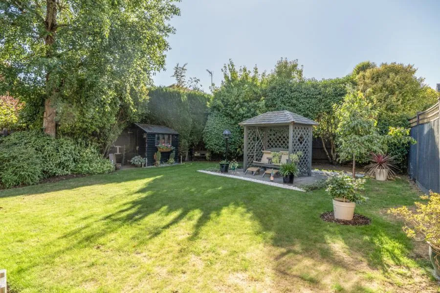 Strathcona Gardens, Knaphill, GU21, photo 4