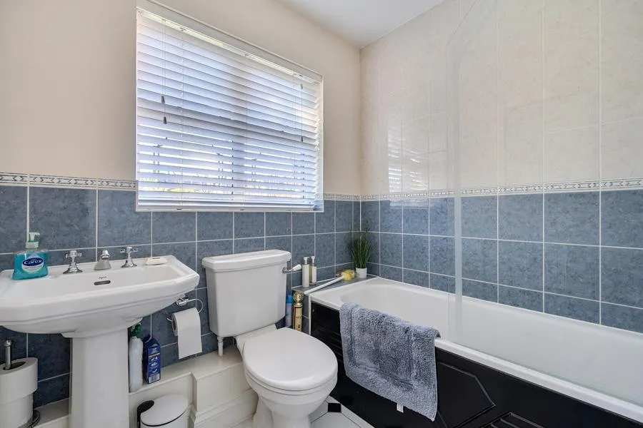 Strathcona Gardens, Knaphill, GU21, photo 18
